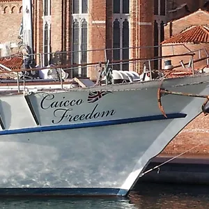 Botel Boat & Breakfast Caicco Freedom, Venedig