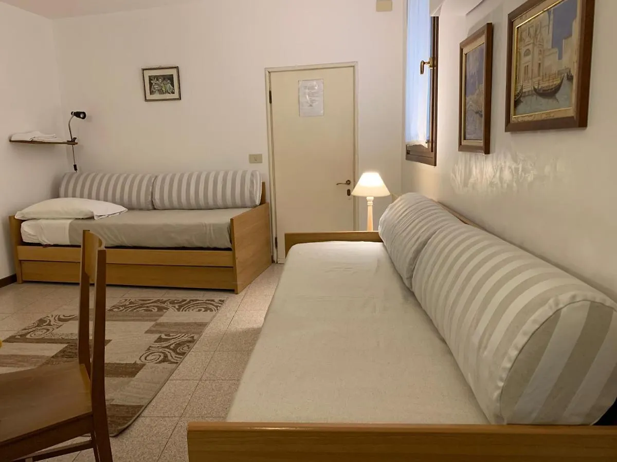 Al Campaniel Bed And Breakfast Venice 2*,  Italy