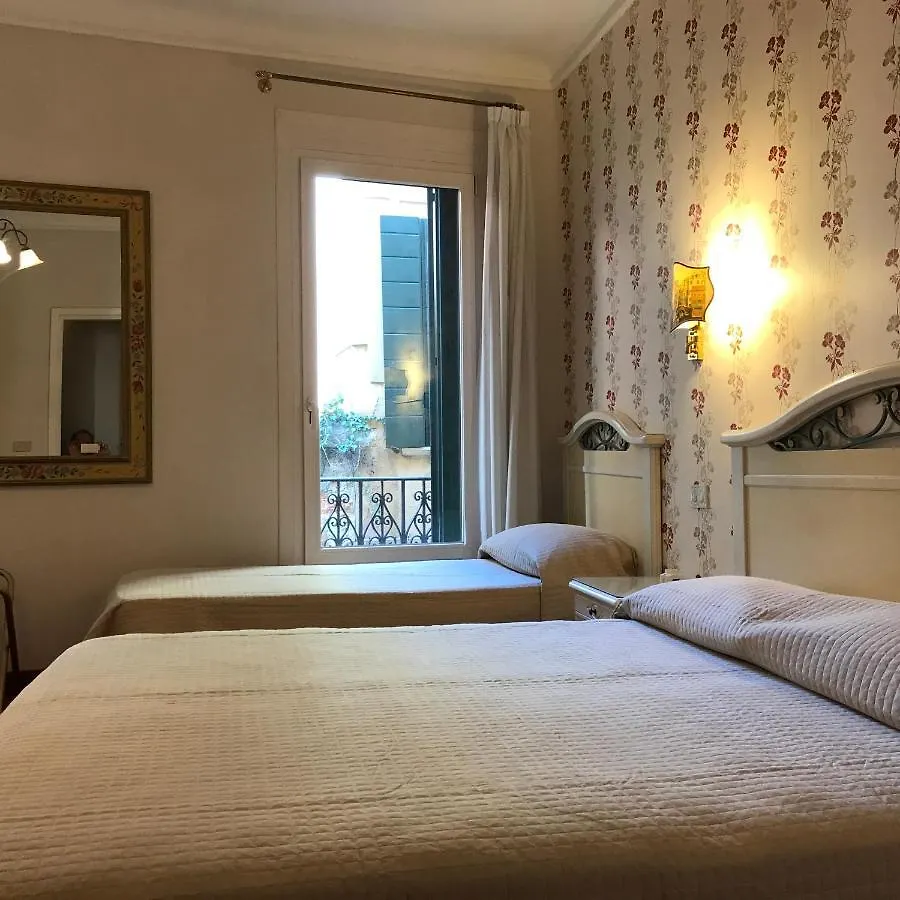 Al Campaniel Bed And Breakfast contacts